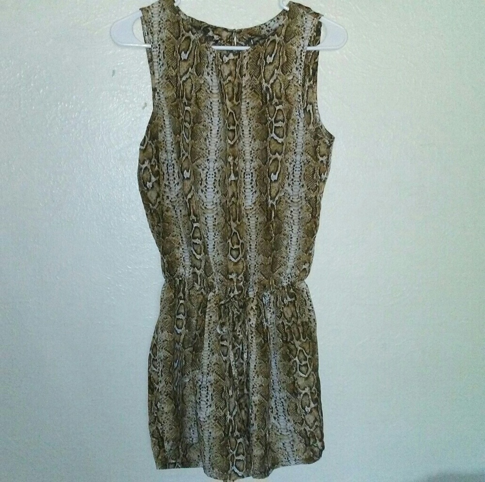 ✨✨Pythonidae Romper✨✨ - Picture 6 of 6